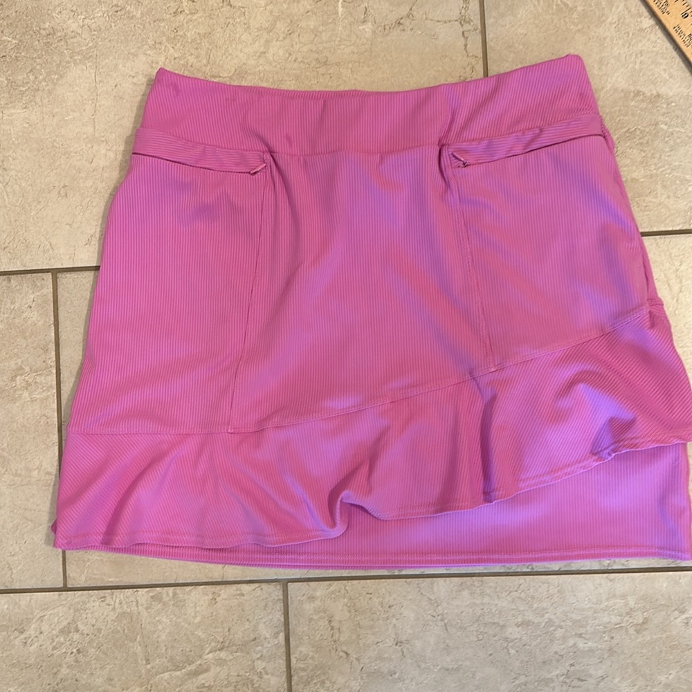 Tail golf, pickleball skort. Size M.